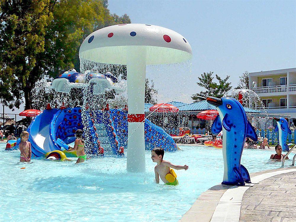 Messonghi Beach Holiday Resort Moraitika Exterior foto